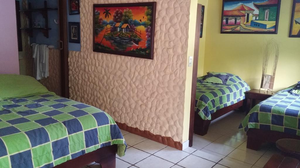 Hotel Vagabondo La Fortuna Номер фото